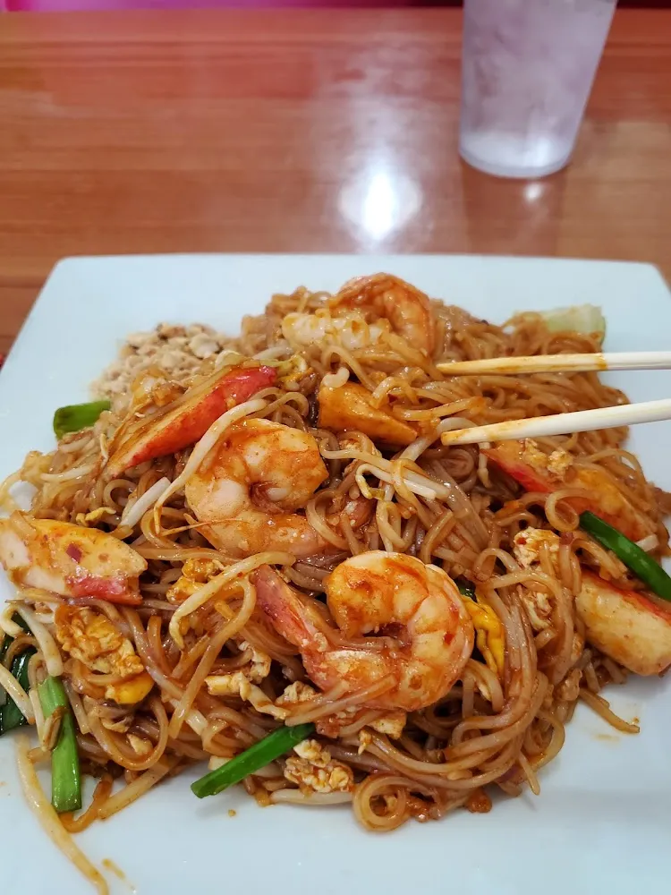 Pad Thai with Mixed Seafood